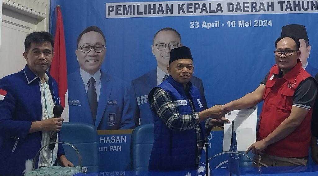 Bursa Pilkada Lampung 2024, Umar Ahmad Serahkan Berkas ke PAN