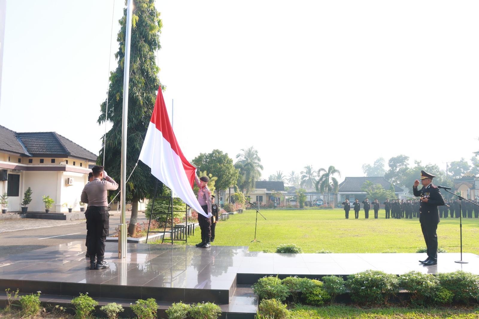 Kapolres Lampung Timur Polda Lampung Pimpin Upacara Harkitnas ke 116