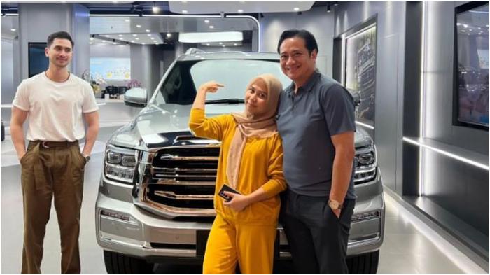 Verrell Bramasta Banjir Pujian Gegara Belikan Ibu Sambung Mobil Harga Miliaran