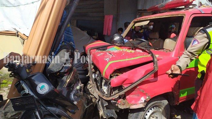 VIRAL Detik-detik Mobil Damkar Kecelakaan Saat Menuju Lokasi Kebakaran