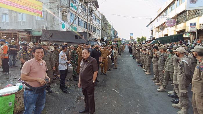 Wakil-Wali-Kota-Deddy-Amarullah-memimpin-langsung-pembongkaran-Pasar-Pasir-Gintung.jpg