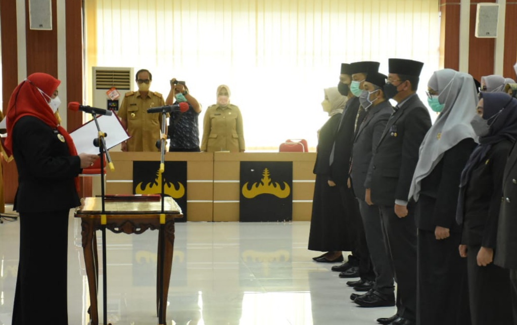 Wali-Kota-Eva-Dwiana-lantik-pejabat-eselon.jpg