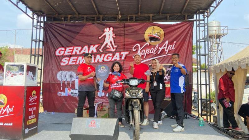 Warga-Bandar-Lampung-dapat-motor-Jalan-Sehat-Gerak-Semangat-Kapal-Api.jpg