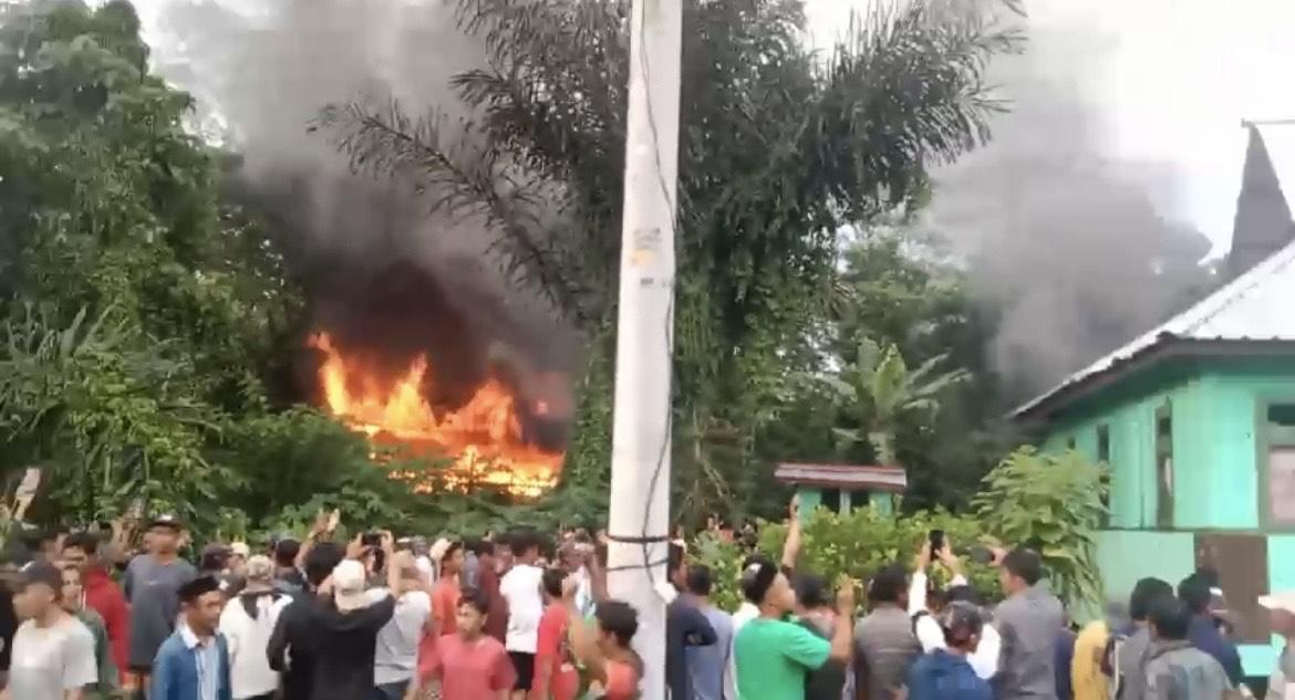 Serangan Harimau Kembali Terjadi, Warga Lampung Barat Bakar Kantor Resort TNBBS