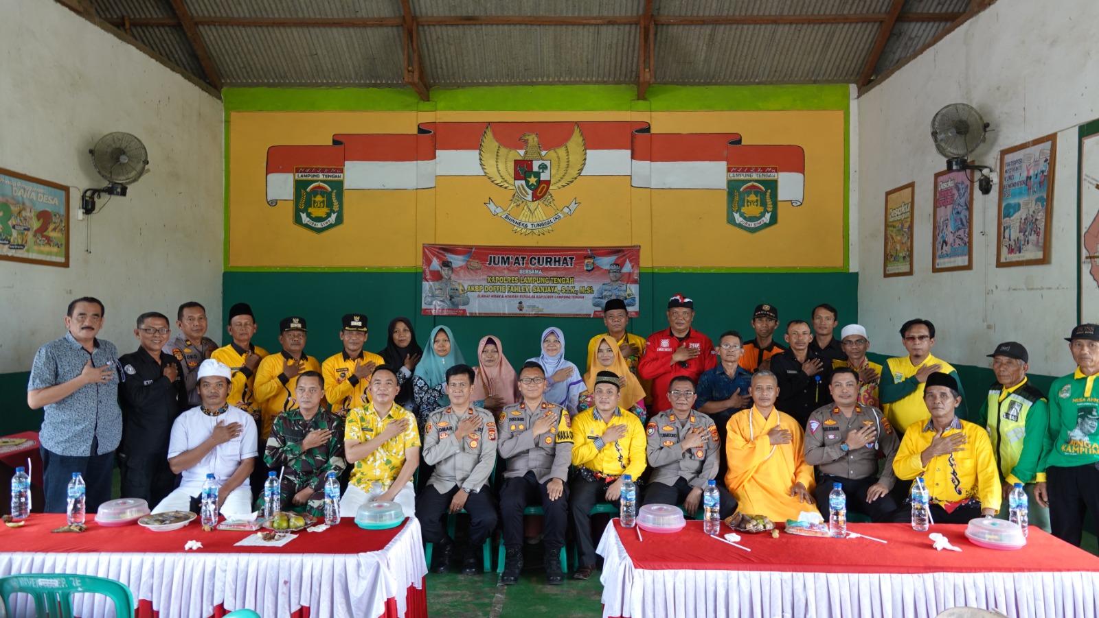 Warga Tanya Diskon Pajak Kendaraan Saat Disambangi Wakapolres Lampung Tengah Polda Lampung