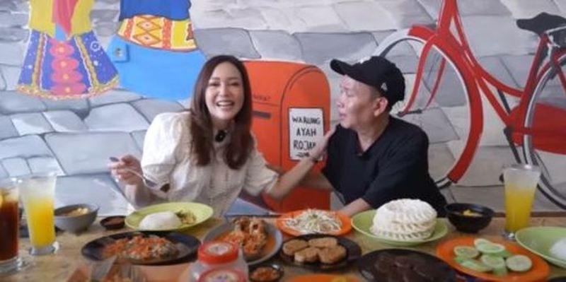Warung-makan-ayah-rozak-didatangi-maia-estianty.jpg