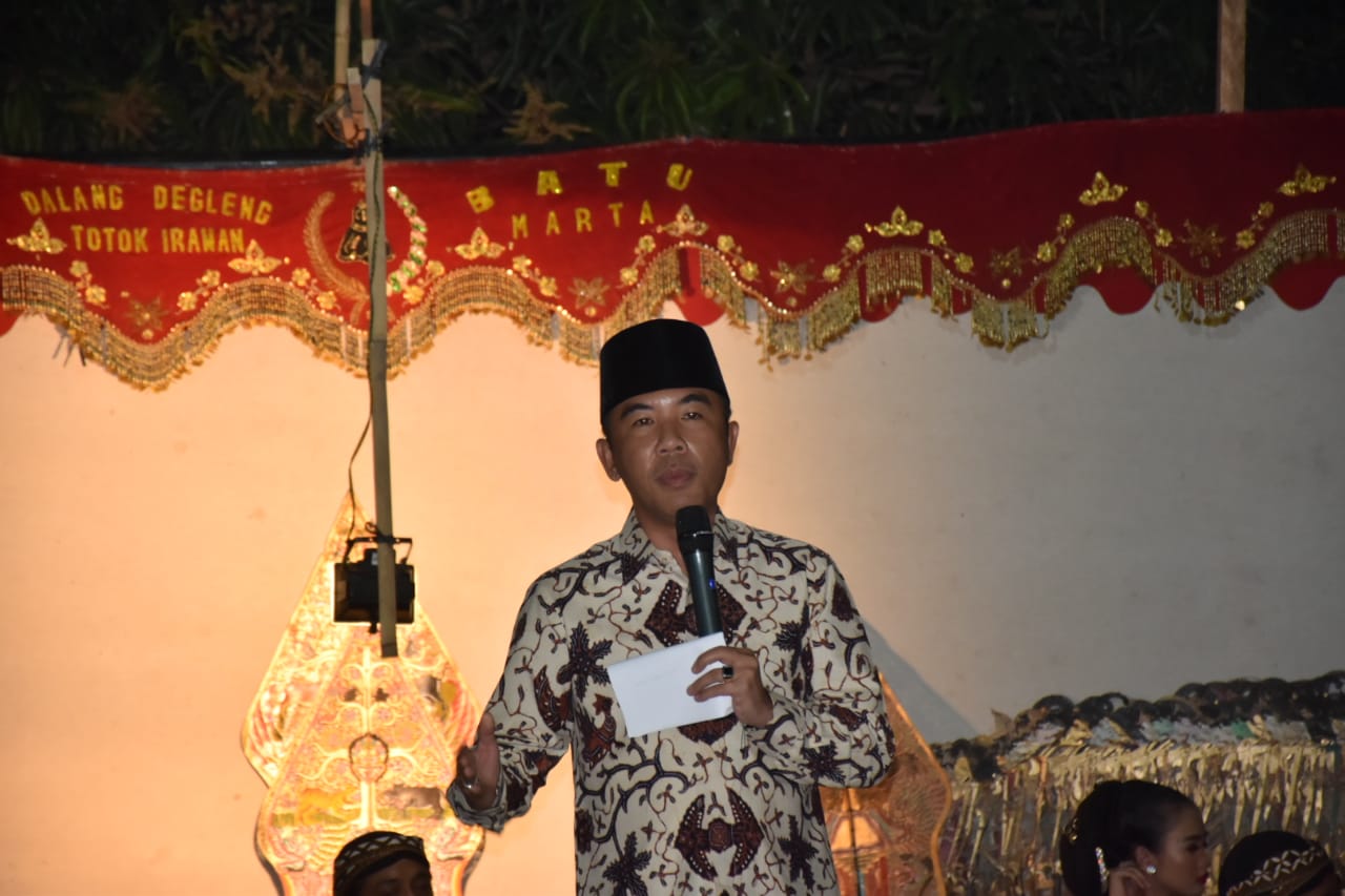 adipati-hadiri-gelaran-wayang-kulit-di-bumi-agung.jpg