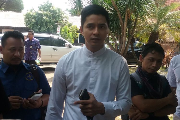 adly-fairuz-cerita-soal-dukun-politik-tawarkan-bantuan-ke-artis-ikut-pileg-2019-tiba-tiba-datang.jpg