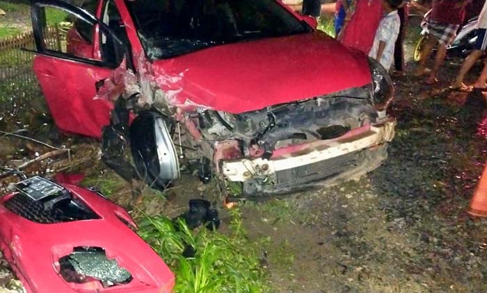 BREAKING NEWS - Adu Kambing Xenia vs Sedan di Jalinsum Kalianda, 5 Orang Dilarikan ke RS