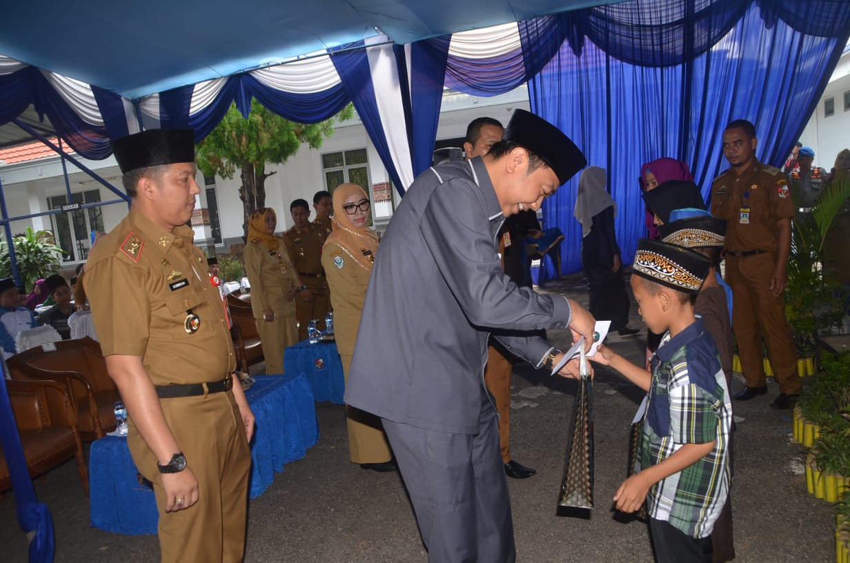 Rangkaian HUT Ke-73 Lampung Utara, Bupati Agung Ilmu Mangkunegara Santuni 100 Anak Yatim