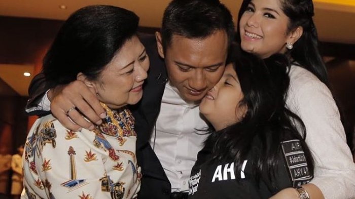 agus-yudhoyono-dan-keluarga_20170219_124050.jpg