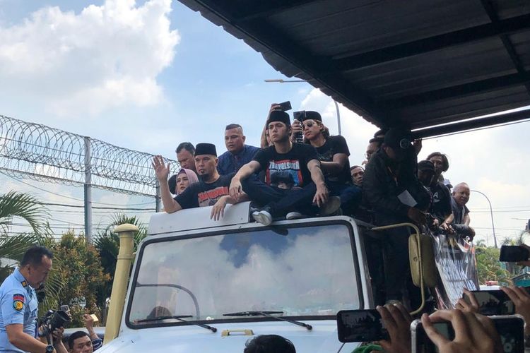 Ahmad Dhani Bebas, Ada Teriakan: Minggir Woy Dul Jatuh