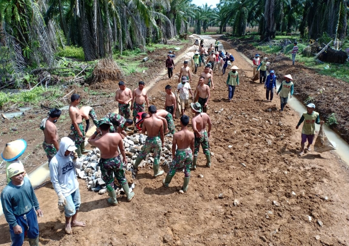 Akses Jalan 2,5 Kilometer Dibuka, Konflik 2 Kampung di Lampung Tengah Terpecahkan
