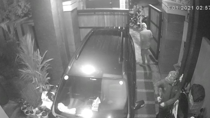 Aksi Curanmor di Bandar Lampung Terekam Kamera CCTV, Pelaku Panjat Pagar Setinggi 3 Meter