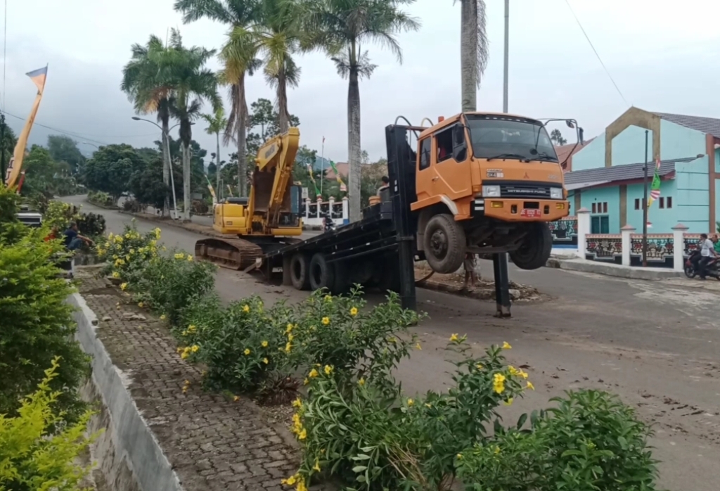 BPBD Tanggamus Lampung Kirim Alat Berat untuk Menangani Jembatan Roboh di Pematang Sawa