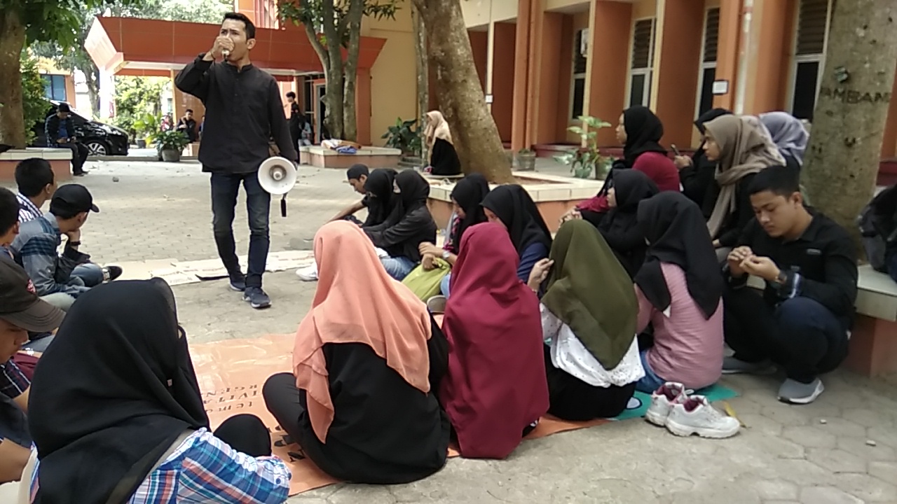 aliansi-mahasiswa-fisip-peduli-desak-pihak-universitas-lampung-bekukan-ukm-cakrawala.jpg