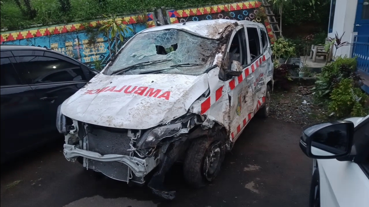 Ambulans Terbalik di Jalinbar Tanggamus, 1 Penumpang Meninggal Dunia