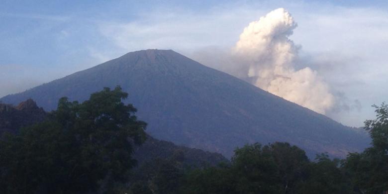 Sebaran Abu Vulkanik Anak Rinjani Capai 6 Km dari Pusat Letusan