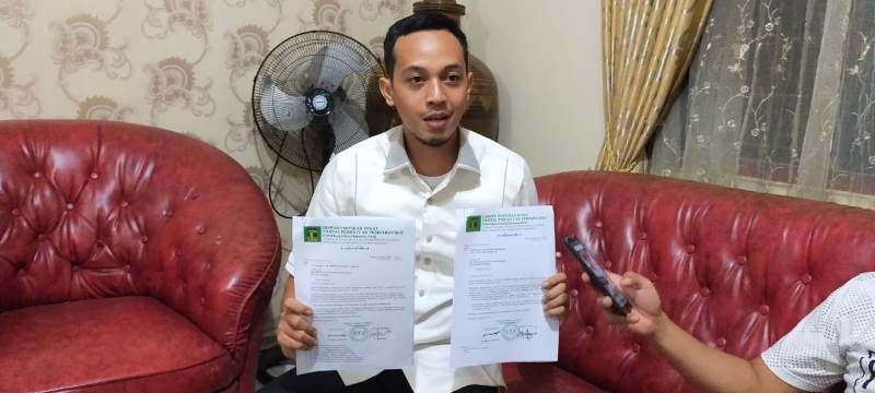 andika-jaya-kesuma-terima-surat-paw-anggota-dprd-bandar-lampung-dari-dpp-ppp.jpg