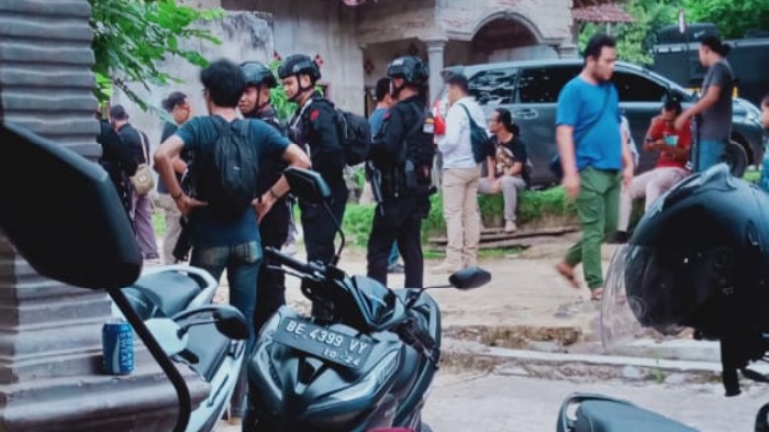anggota-densus-88-bersiaga-di-pringsewu.jpg