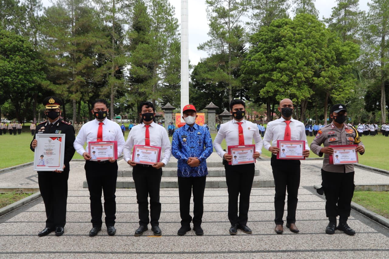 anggota-polres-lampung-barat-dapat-penghargaan.jpg