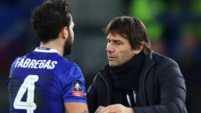 antonio-conte-berbicara-kepada-cesc-fabregas_20170226_185846.jpg