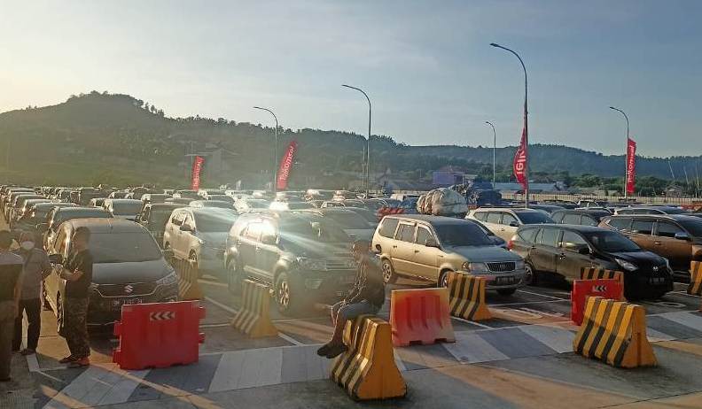 Update Merak Bakauheni, Pelabuhan Merak Macet Jarak 3 KM Ditempuh Tiga Jam