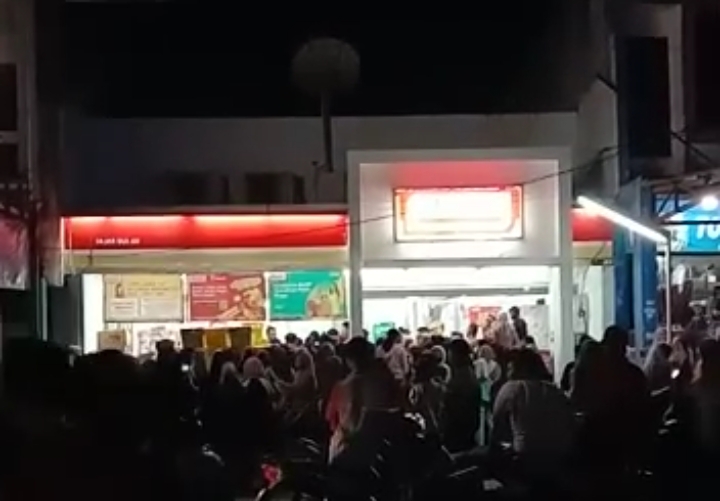 Berebut Minyak Goreng, Warga di Lampung Barat Geruduk Minimarket