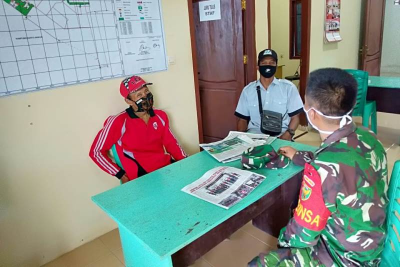 aparat-tni-di-tulangbawang-kerahkan-babinsa-sosialisasi-prokes-hingga-ke-pelosok.jpg