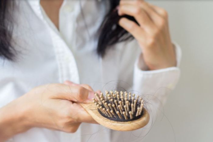 Penjelasan Arti Mimpi Rambut Rontok