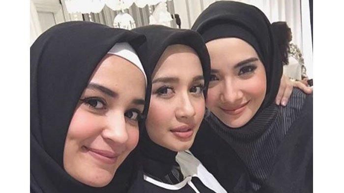 5 Artis Cantik Berjilbab yang Gemar Tenteng Tas Hermes, Harganya Bikin Syok Netizen