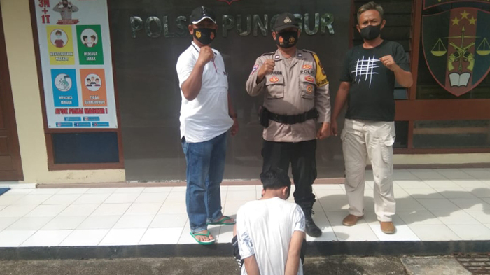 asik-tenggak-miras-di-lapo-tuak-buron-pencurian-di-lampung-tengah-diciduk-polisi.jpg