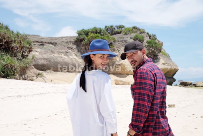 Cara Atiqah Hasiholan dan Rio Dewanto Hadapi