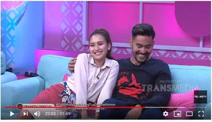 Ayu Ting Ting Salah Tingkah karena Robby Purba, Ivan Gunawan Beri Teguran