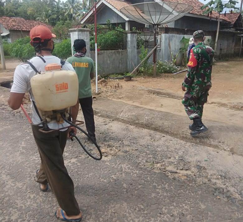 Babinsa Imbau Warga Negeri Agung Way Kanan Terapkan Prokes