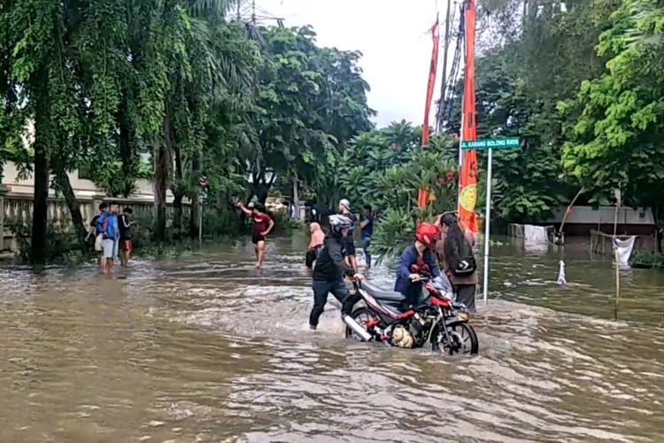 banjir-di-jalan-karang-bolong-raya-ancol-pademangan-jakarta-utara-februari-2020.jpg