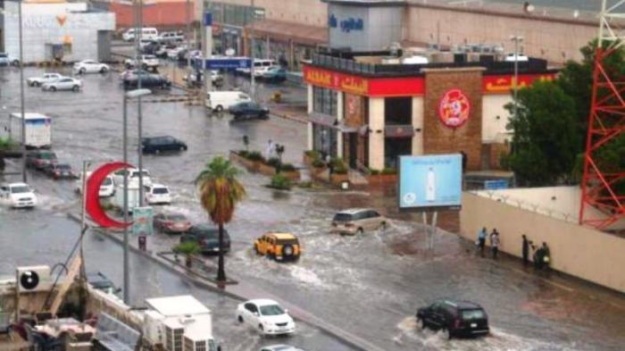 banjir-di-jeddah-2_20151118_181845.jpg