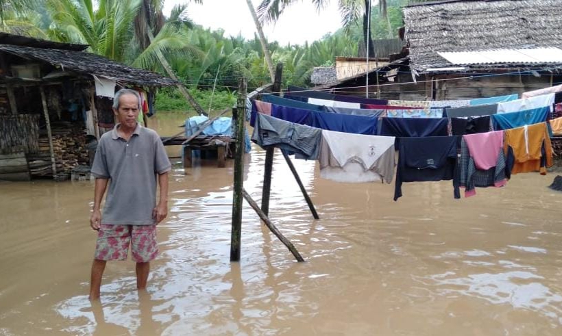 banjir-di-pekon-paku-kelumbayan-tanggamus.jpg