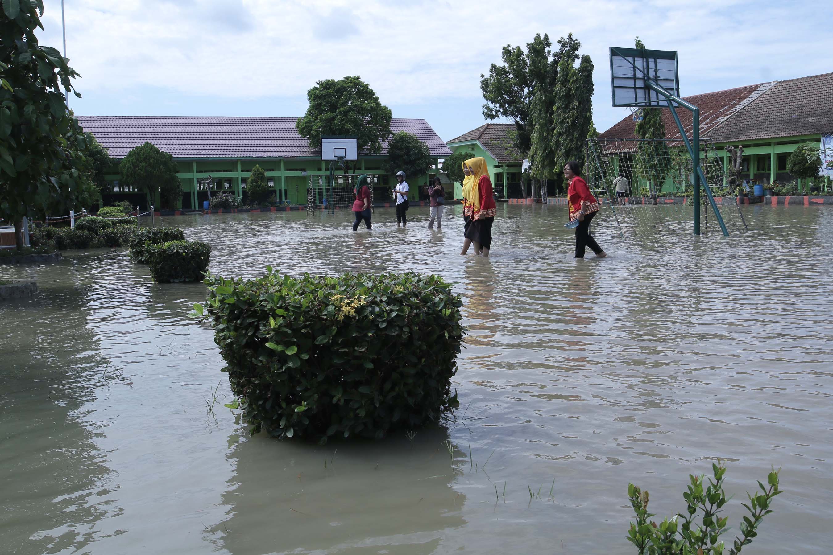 Sekolah Kebanjiran, Kegiatan Belajar Mengajar di SMPN 24 Bandar Lampung Dihentikan