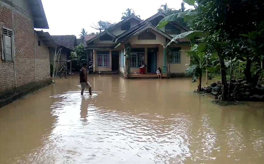 banjir-melanda-semaka-tanggamus.jpg