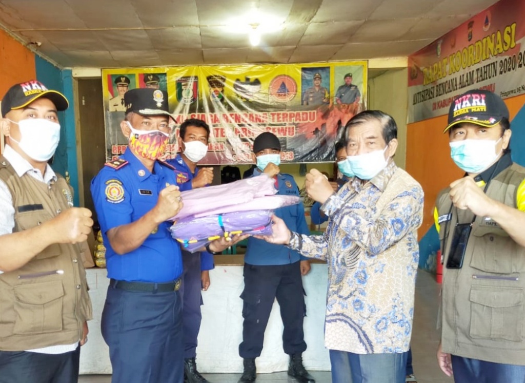 Petugas Pemulasaran BPBD Pringsewu Tak Lagi Pakai APD, Anggota DPRD Lampung FX Siman Beri Bantuan