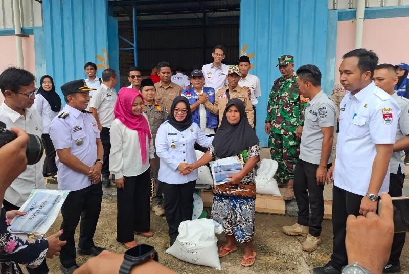 Warga Terdampak Banjir di 6 Desa di Mesuji Timur Dapat Bantuan Beras
