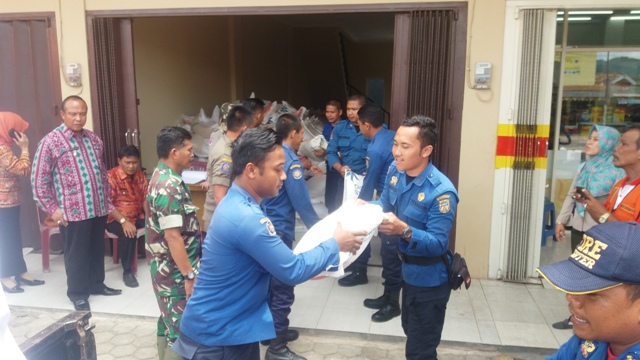 Pemkot Bantu Beras kepada Korban Banjir Bandar Lampung