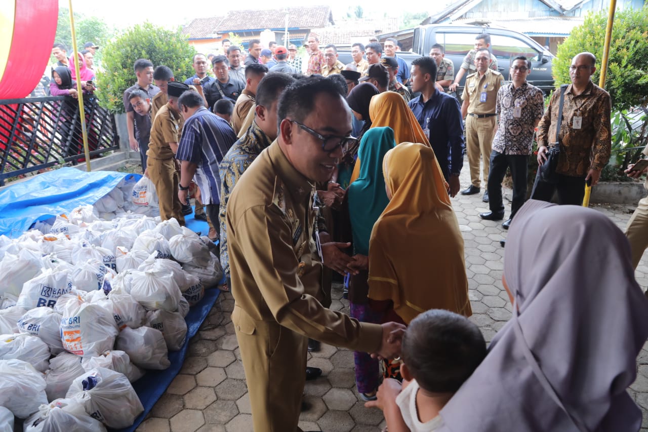 bantuan-paket-sembako-gunung-labuhan.jpg