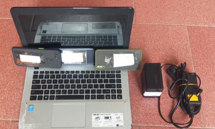 barang-bukti-laptop-dan-handphone-diamankan-polsek-trimurjo-3.jpg