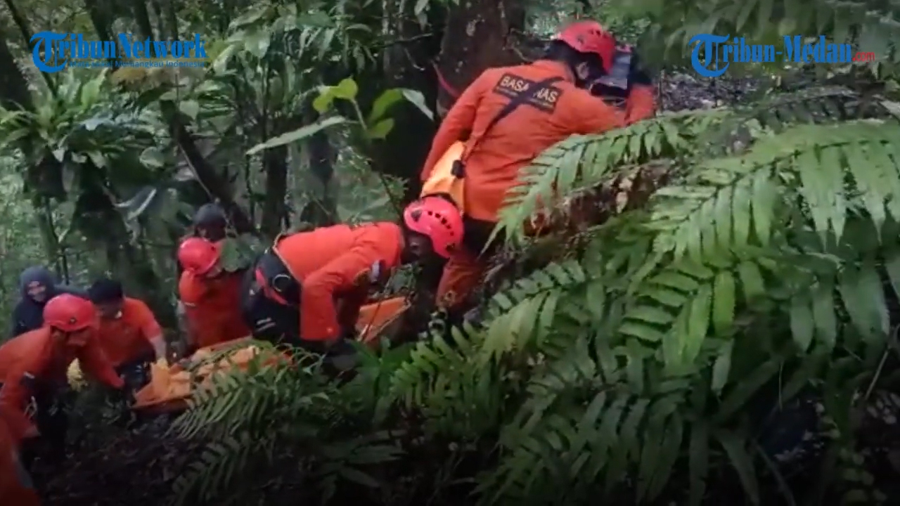 basarnas-evakuasi-pria-yang-dibuang-di-jurang-merek-karo-diduga-korban-pembunuhan.jpg