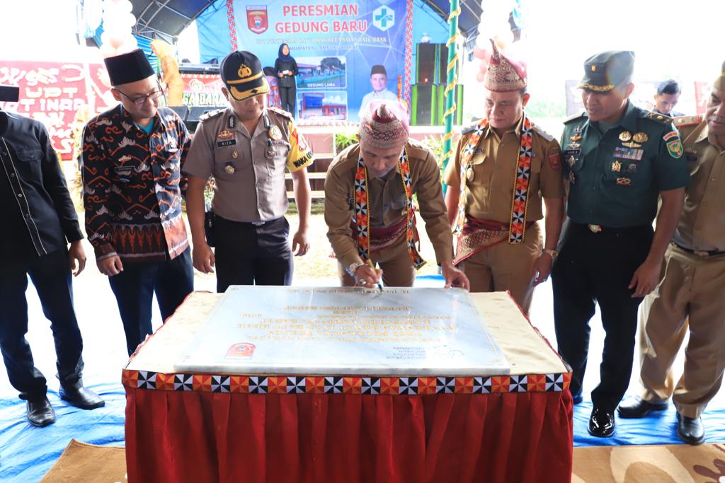 Bupati Parosil Mabsus Meresmikan Gedung Naru Puskesmas Rawat Inap Batu Brak