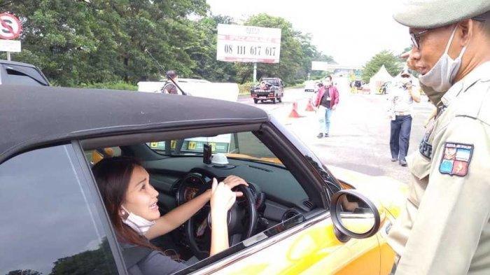 Bawa Mobil Mewah Mini Cooper, Ayu Ting Ting Kena Razia, Kenapa?