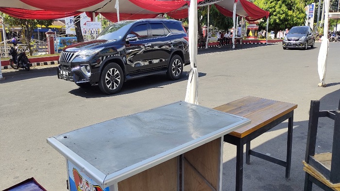 Sepi Pembeli, Bazar Takjil di Depan Kantor Pemkot Bandar Lampung Mulai Dikosongkan