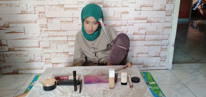 Beauty Vlogger Disabilitas Lampung Miliki 35,5 Ribu Subscriber, Bikin Tutorial Makeup Pakai Dengkul